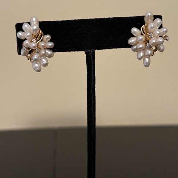 None Jewelry - Fresh Water Pearl Cluster Earrings